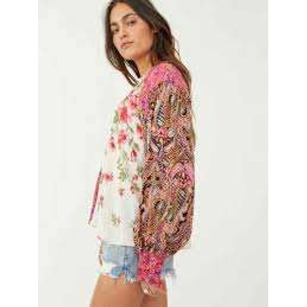 Free People Gemini Blouse in Pink Floral V Neck Buttondown Ruched Cuffs Size XS - Picture 3 of 11